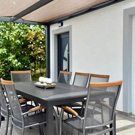 Hisa Istrski Mir Nyaraló Pobegi