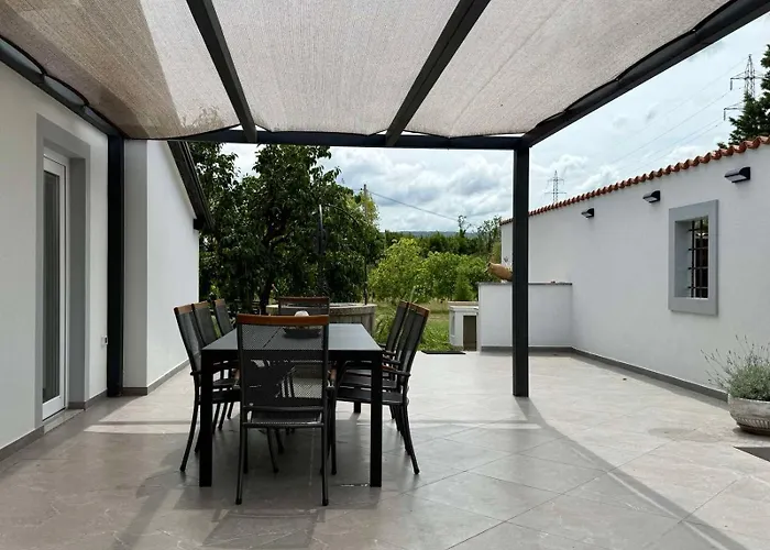 Hisa Istrski Mir Hébergement de vacances *